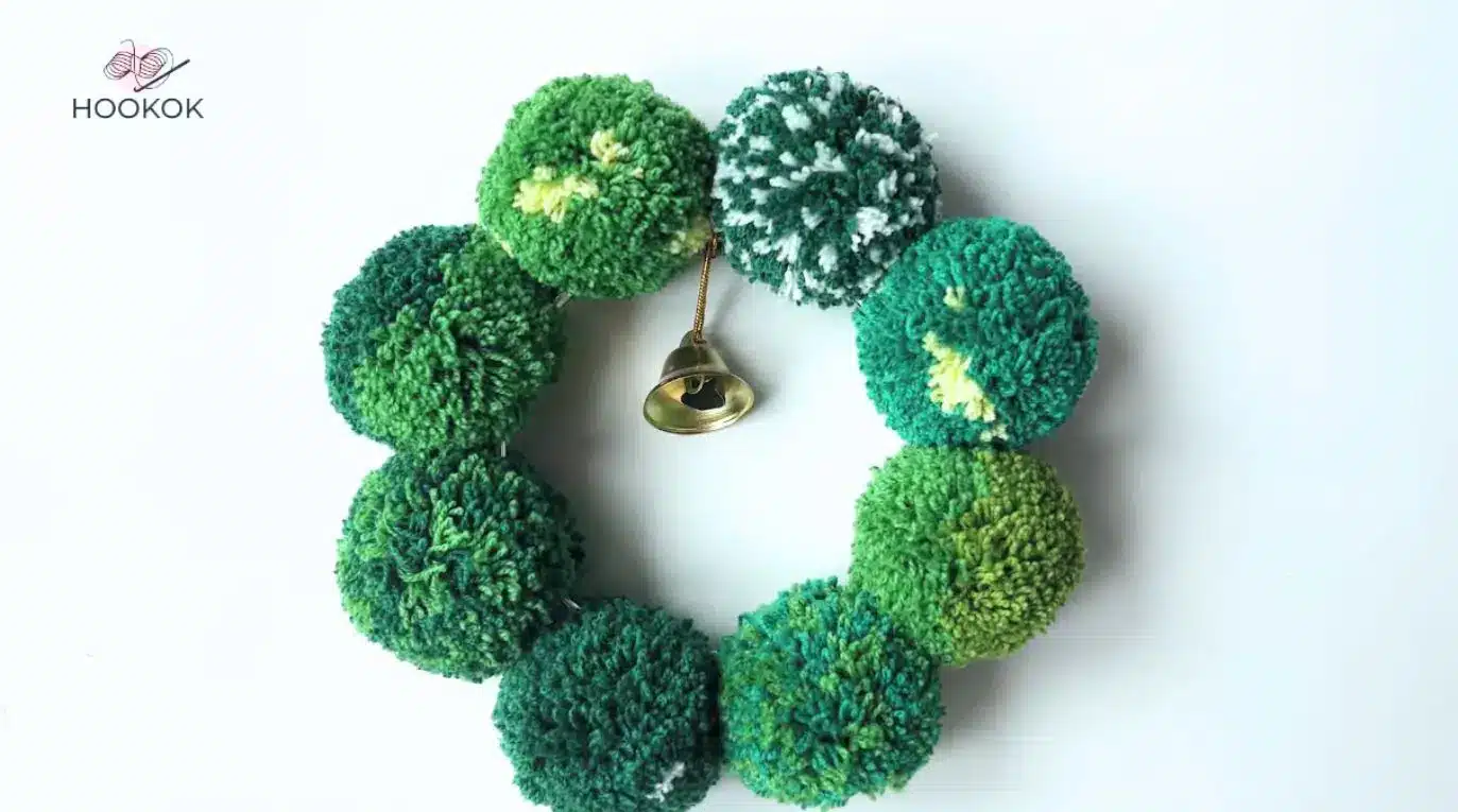 chunky christmas wreath crochet project crochet project detail 1