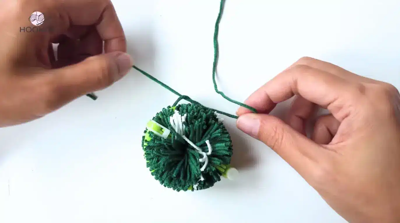 chunky christmas wreath crochet project crochet project detail 7