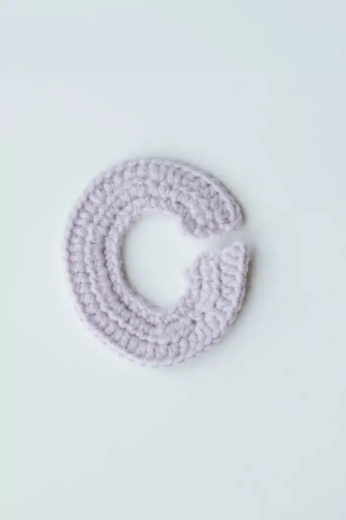 chunky crochet letter C - featured image