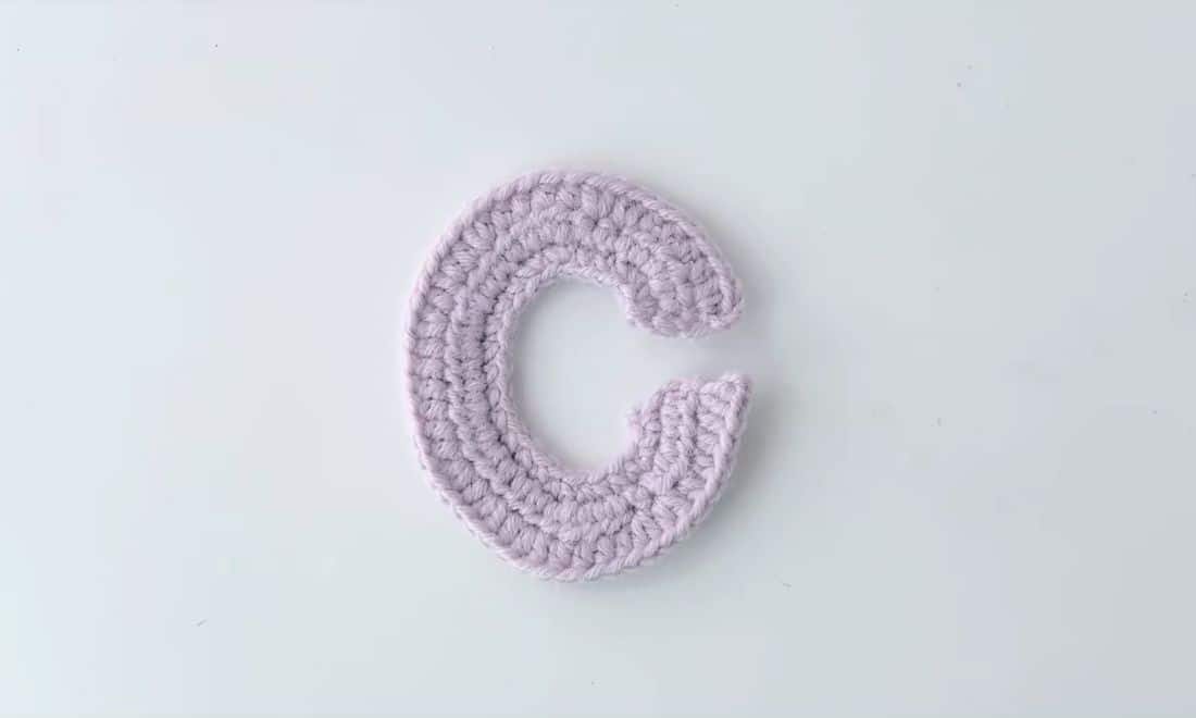 chunky crochet letter C crochet project crochet project detail 1