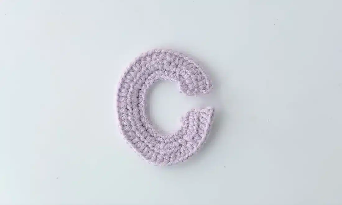chunky crochet letter C crochet project crochet project detail 2
