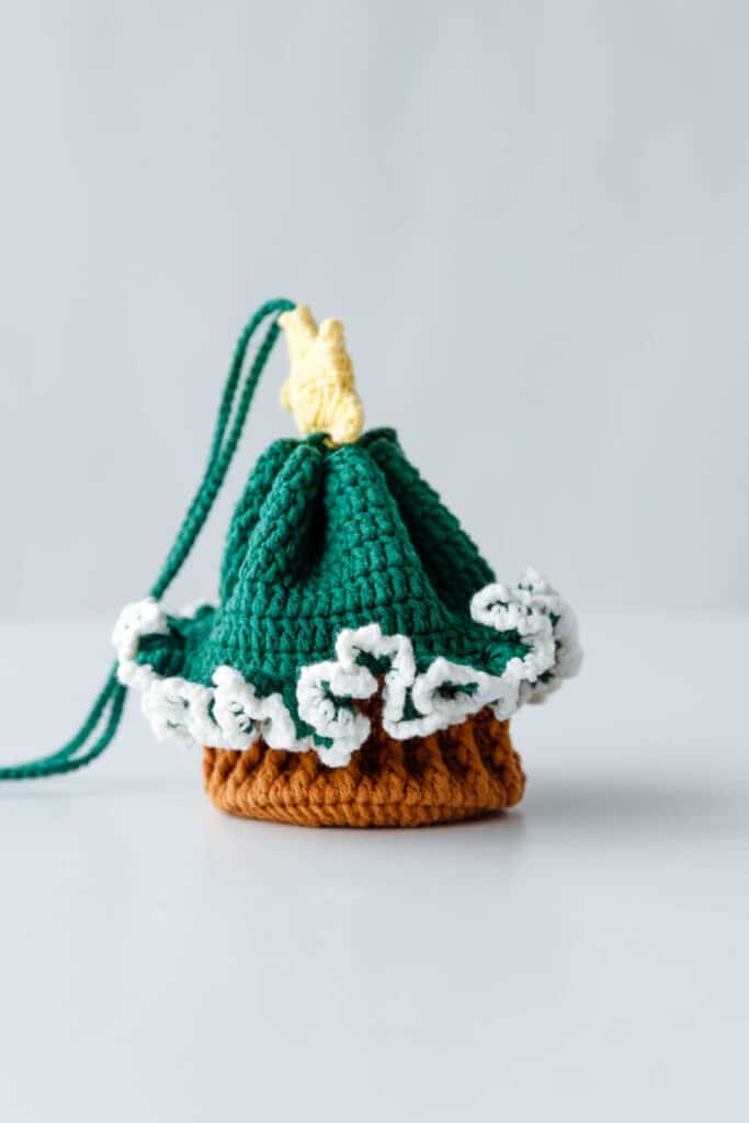 crochet christmas tree mini bag - featured image