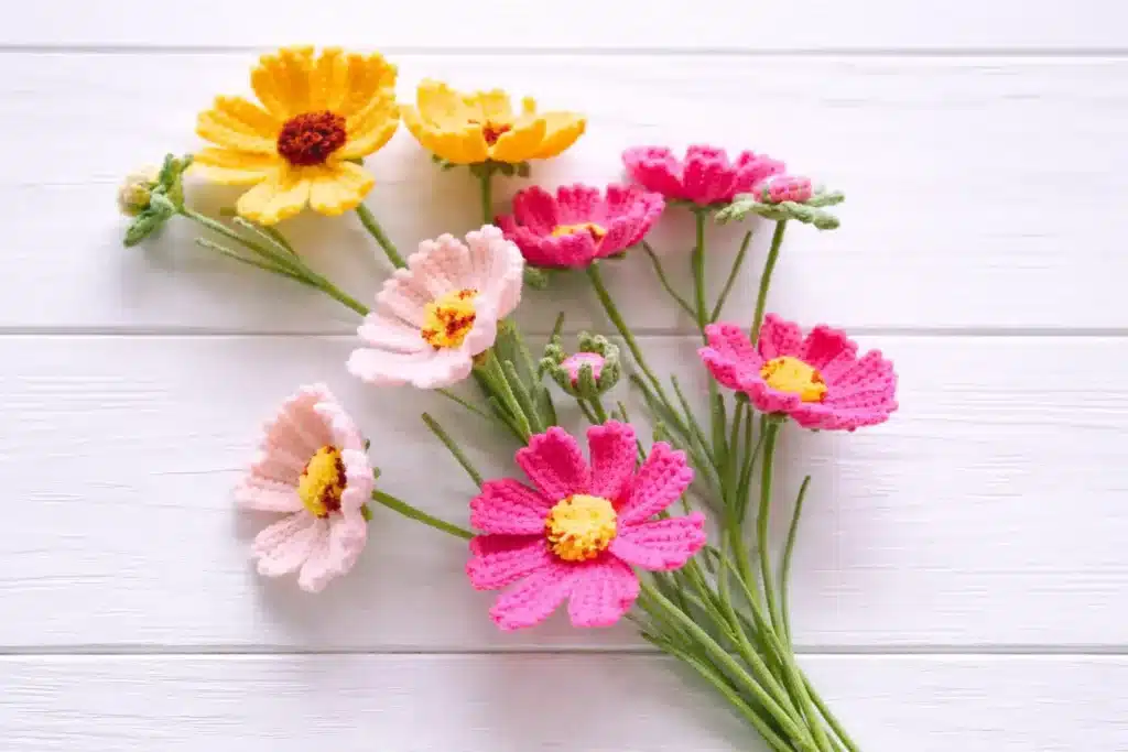 crochet cosmos flower bouquet - featured image