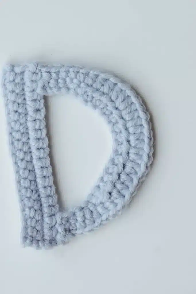 crochet letter d - featured image