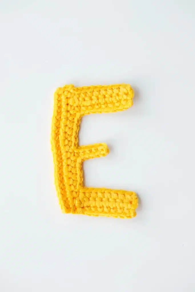 crochet letter E - featured image