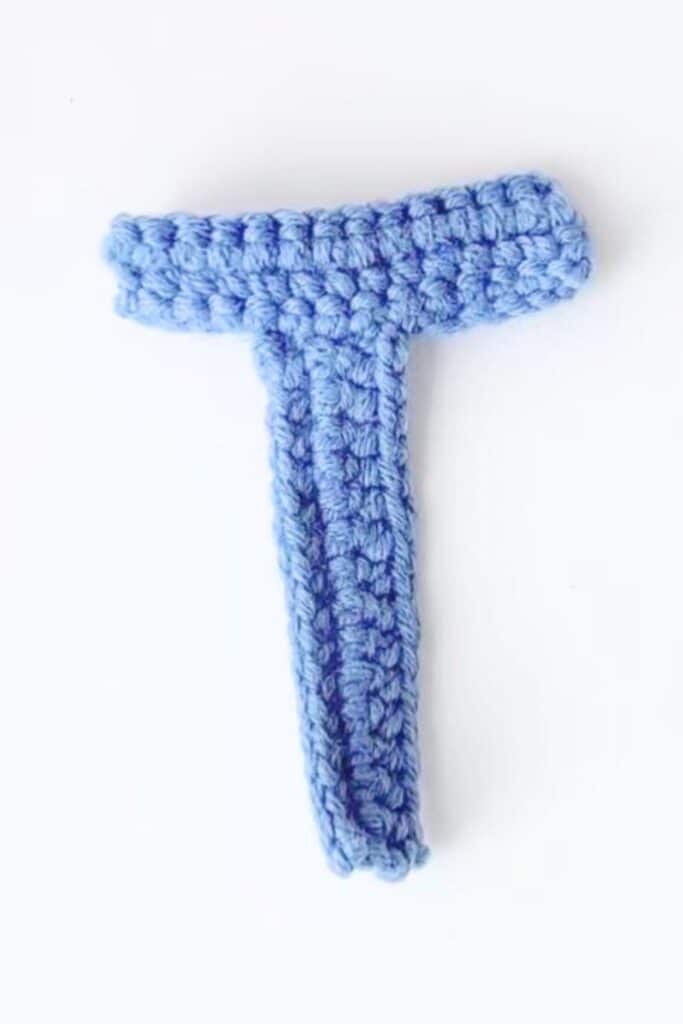 crochet letter t applique - featured image