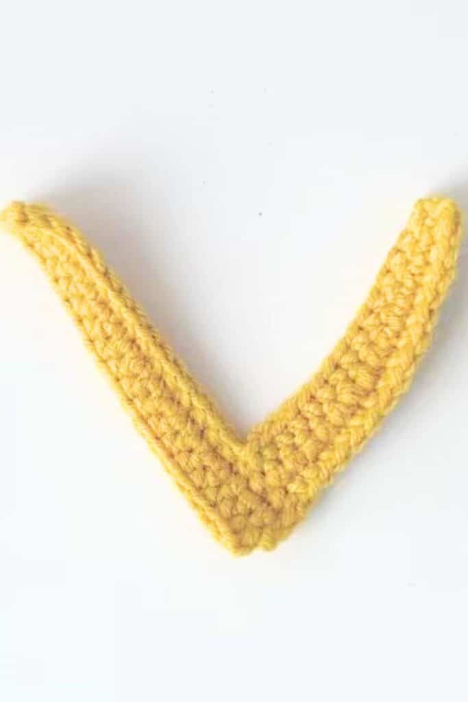 easy crochet letter v pattern - featured image