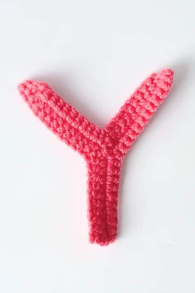 easy crochet letter y pattern - featured image
