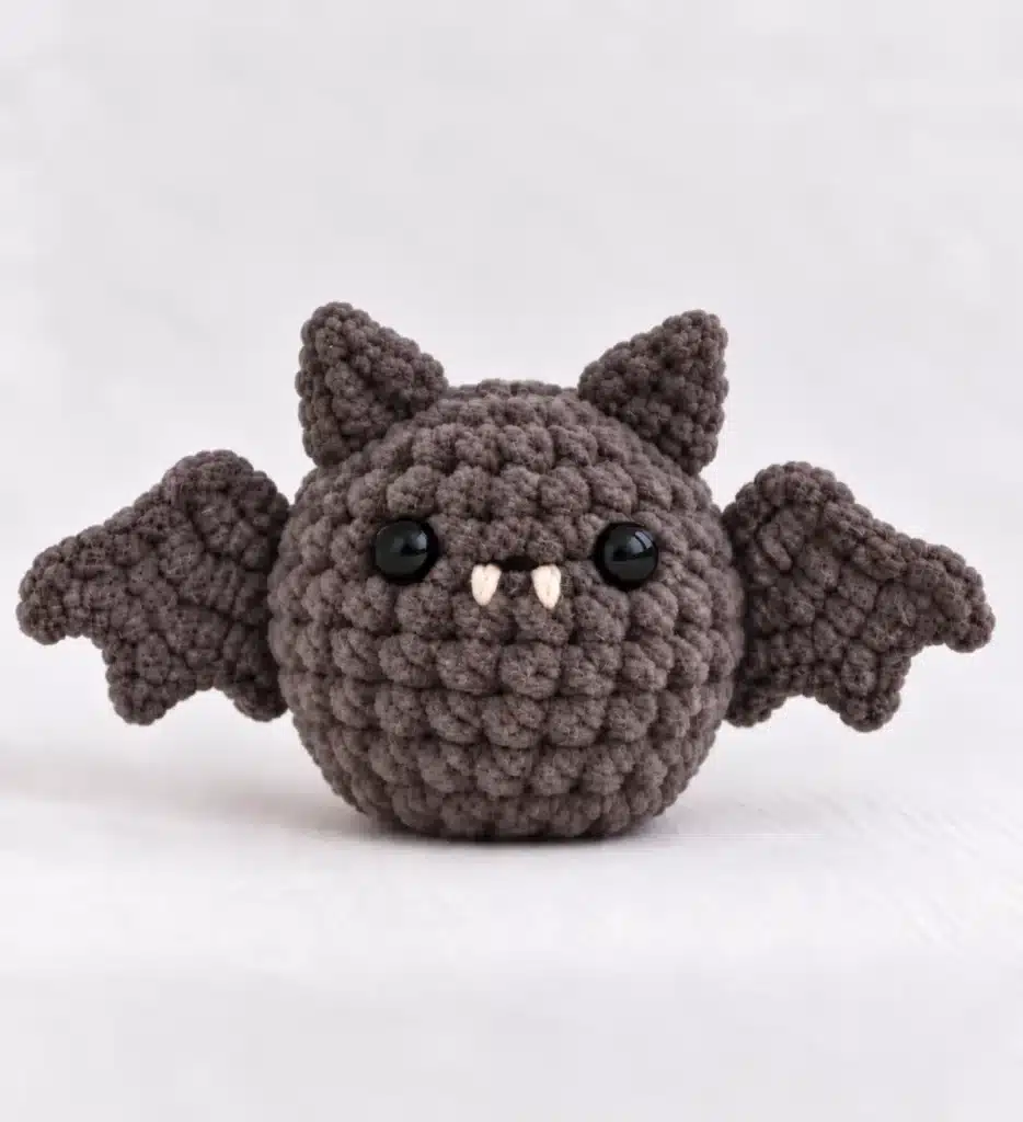 no-sew mini bat crochet pattern crochet project crochet project detail 1