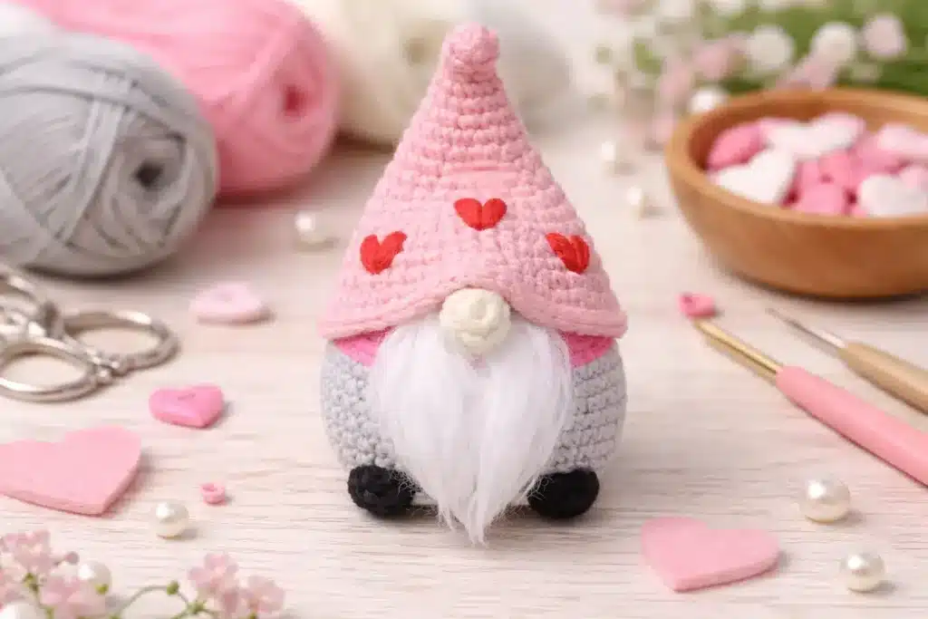 valentine gnome crochet pattern - featured image