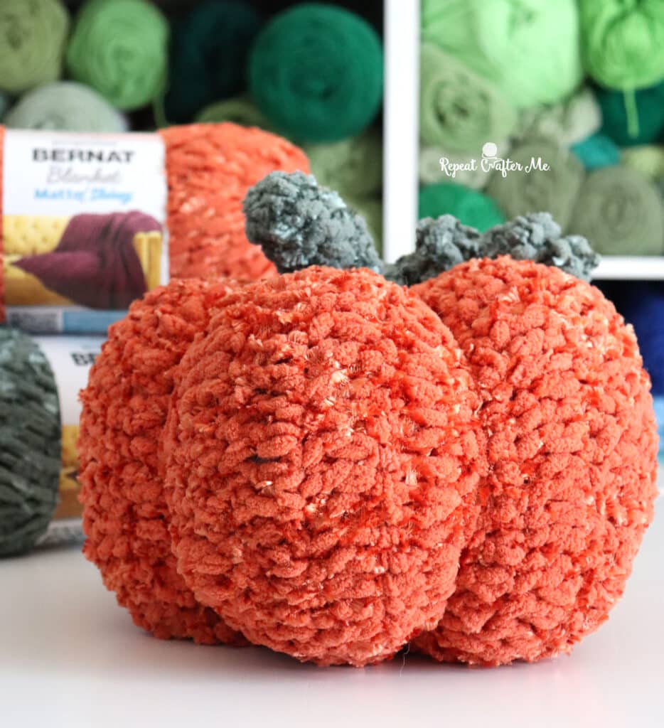 cozy crochet pumpkin - featured image