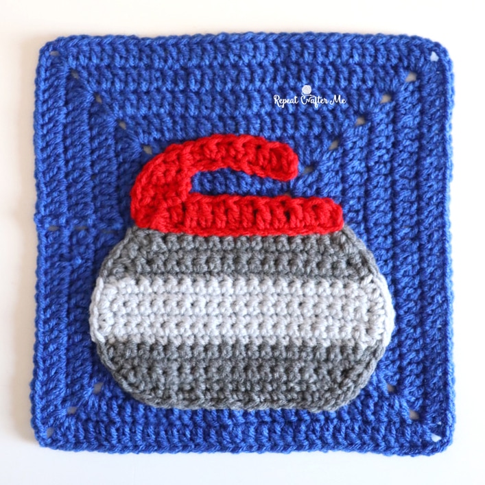 crochet curling stone applique - featured image