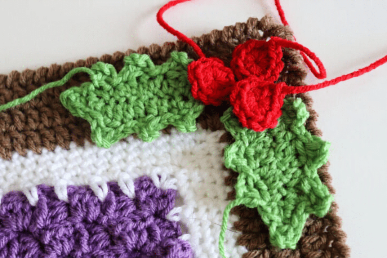 crochet holly berry appliqué crochet project crochet project detail 2