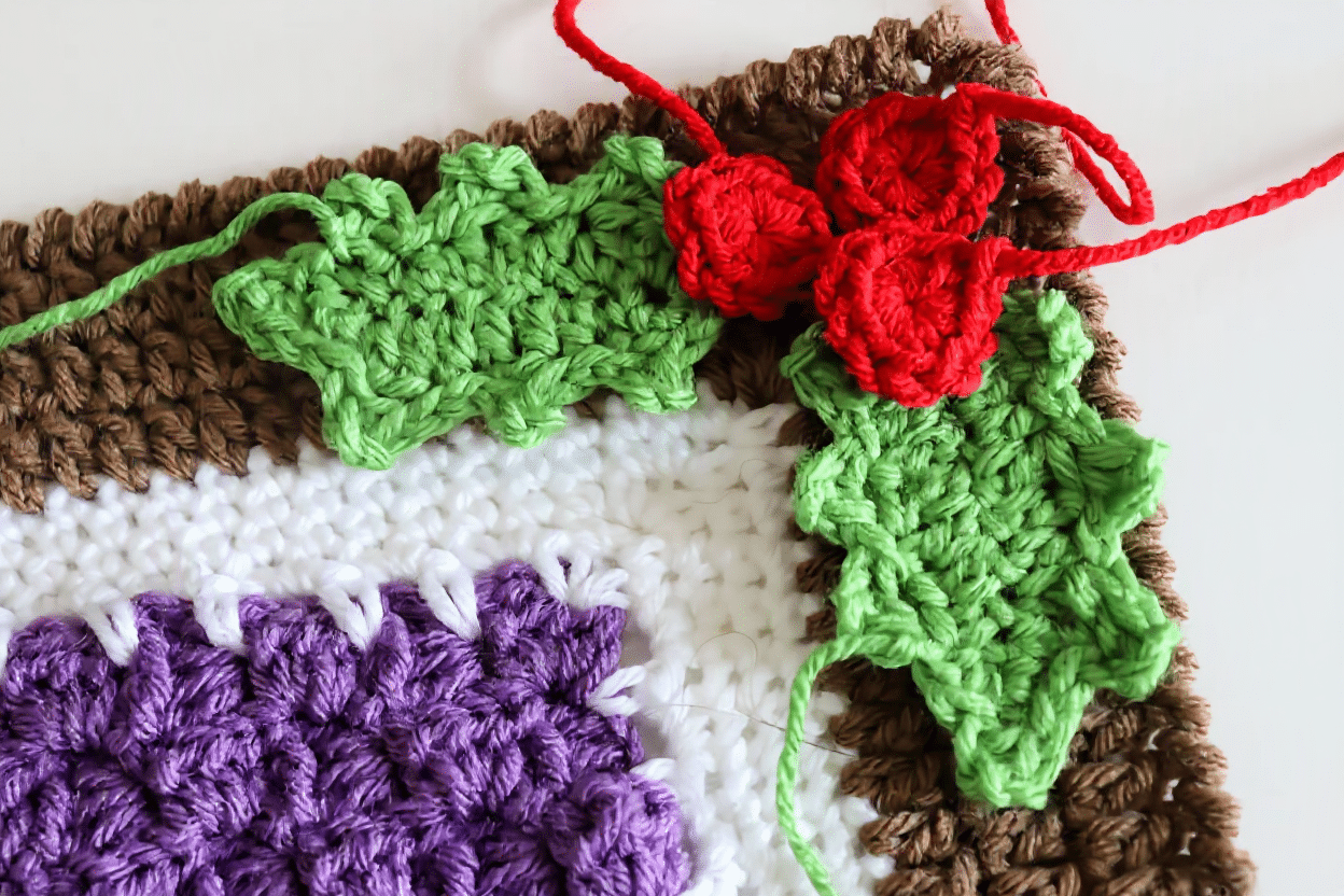 crochet holly berry appliqué crochet project crochet project detail 2