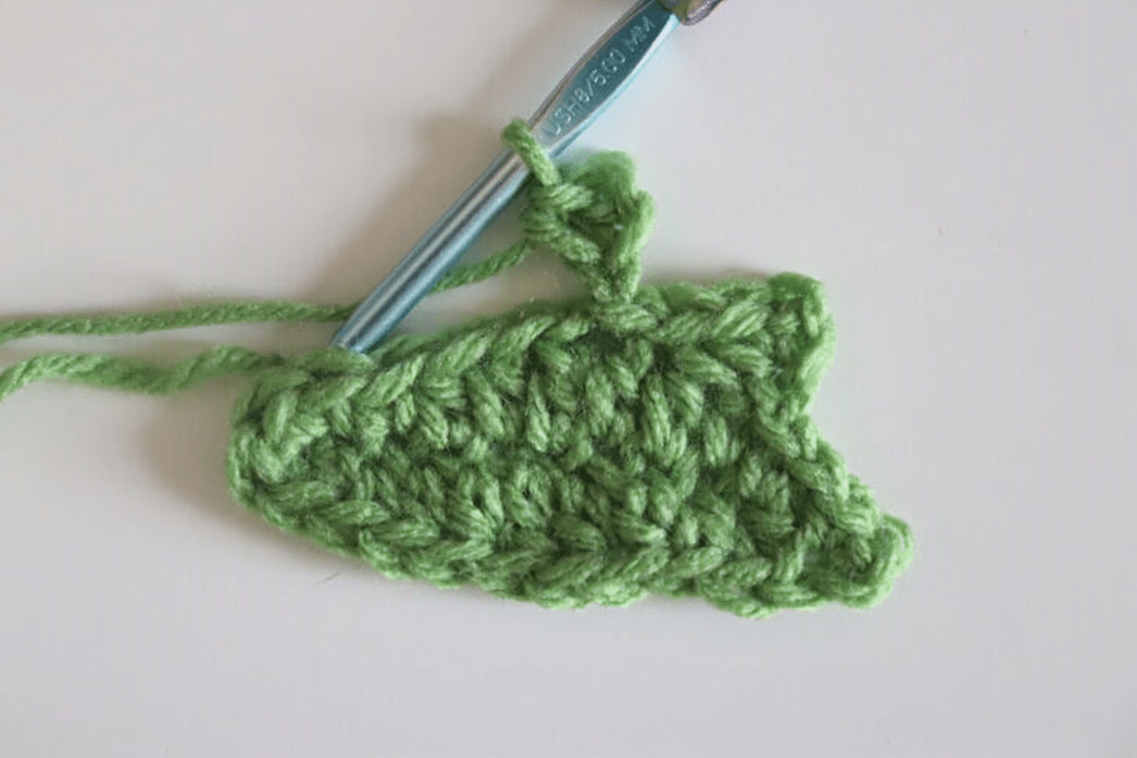 crochet holly berry appliqué crochet project crochet project detail 3