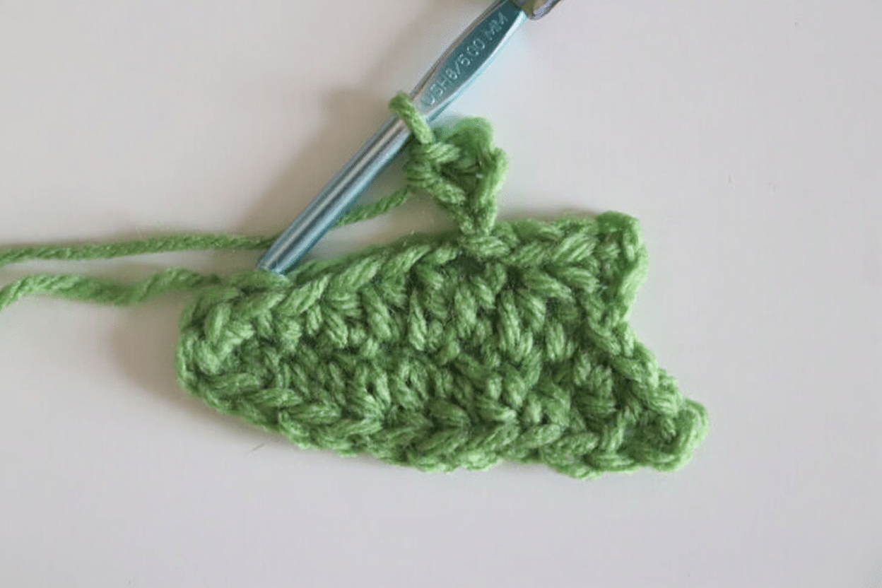 crochet holly berry appliqué crochet project crochet project detail 3