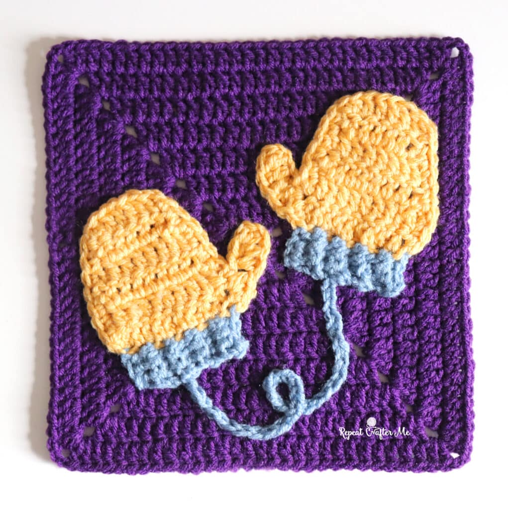 crochet mittens applique - featured image
